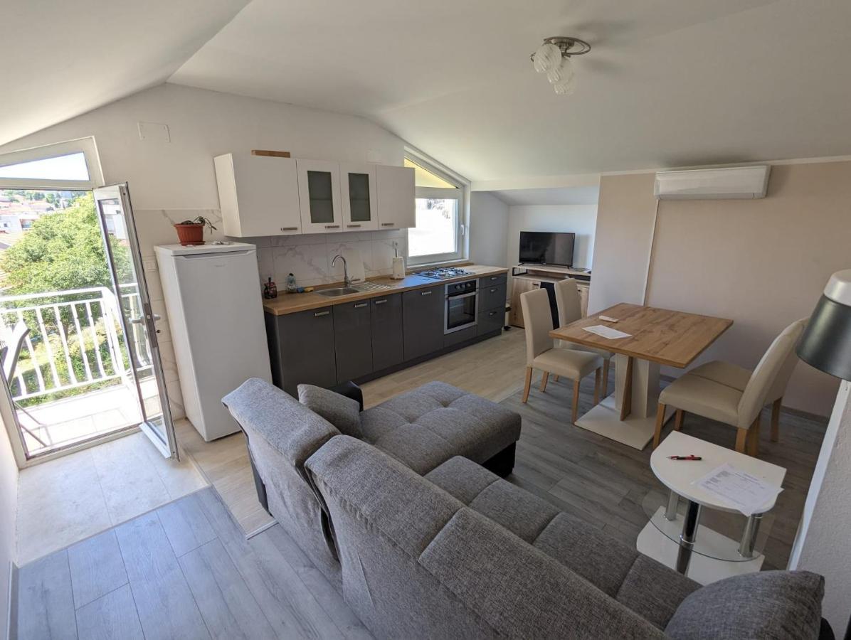 Angel Sky Apartment Drnis Exterior photo
